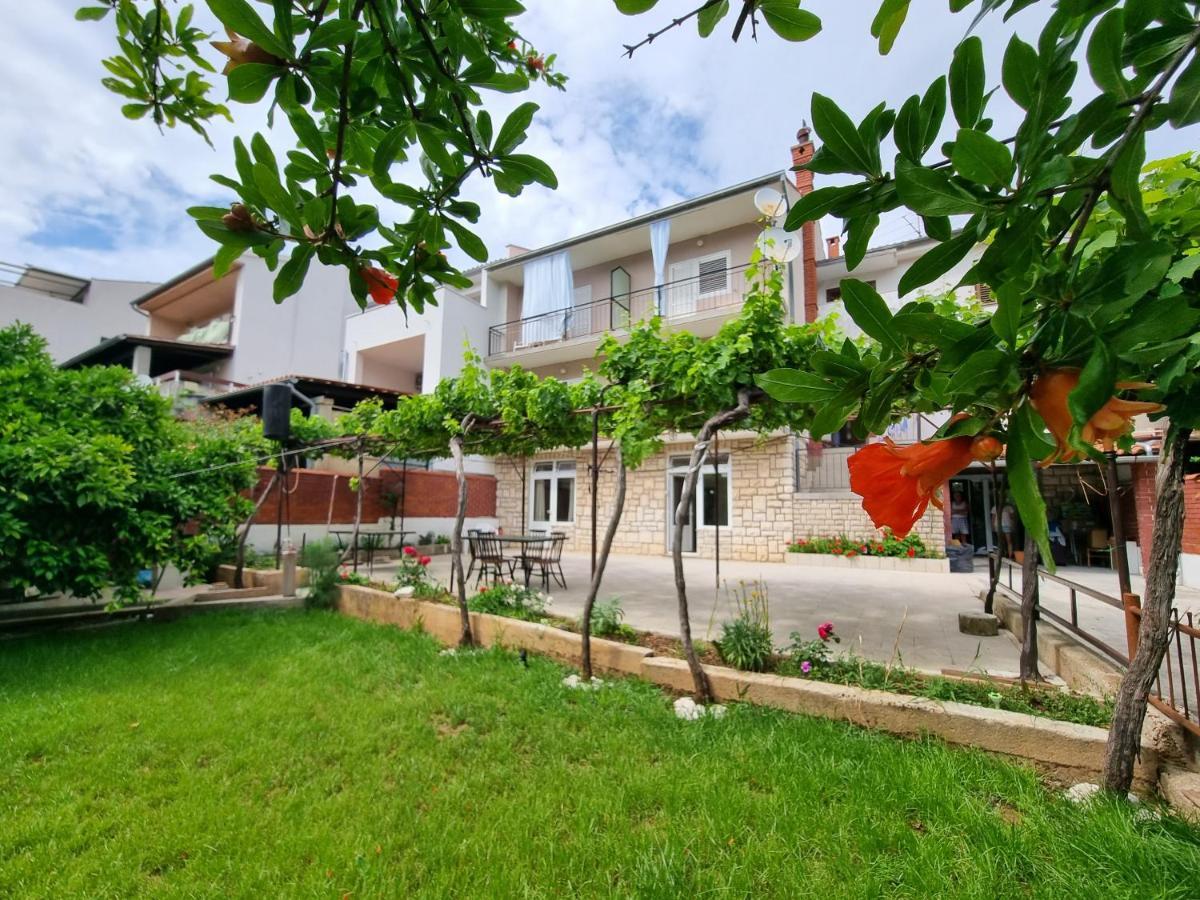 Retreat Apartments With Free Parking Pula Buitenkant foto
